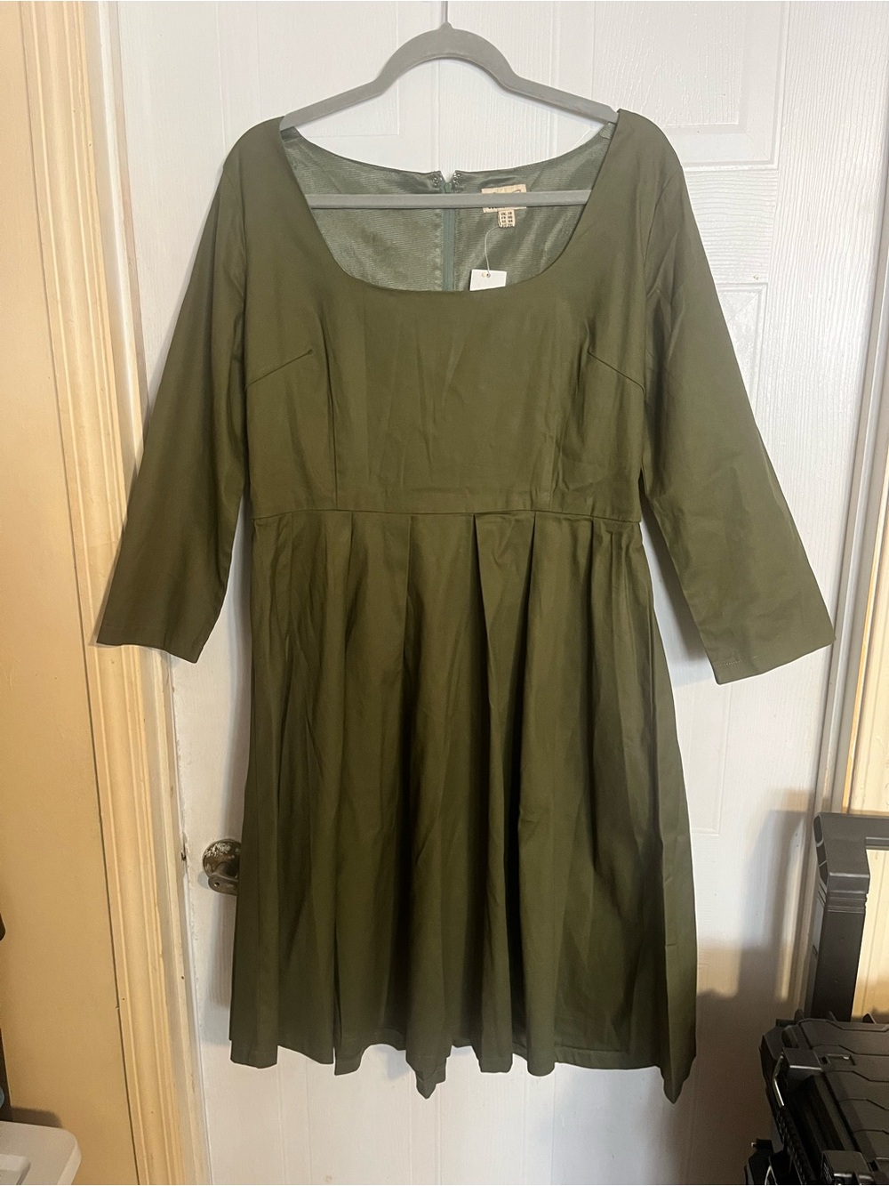 “Autumn Olive”Lindy Bop Olive Green Scoop Neck Midi Dress